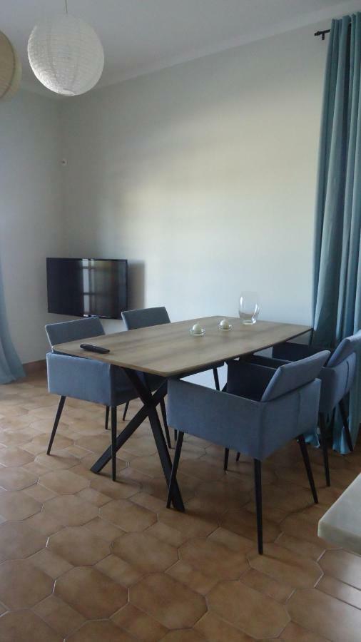 Casa Praia Mar, - Beachfront At The Meia Praia Appartement